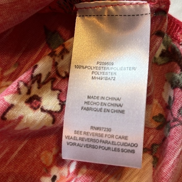 NWT-absolutely famous-S-pink floral-V-neck, lightweight, short sleeve top/blouse - Picture 4 of 11